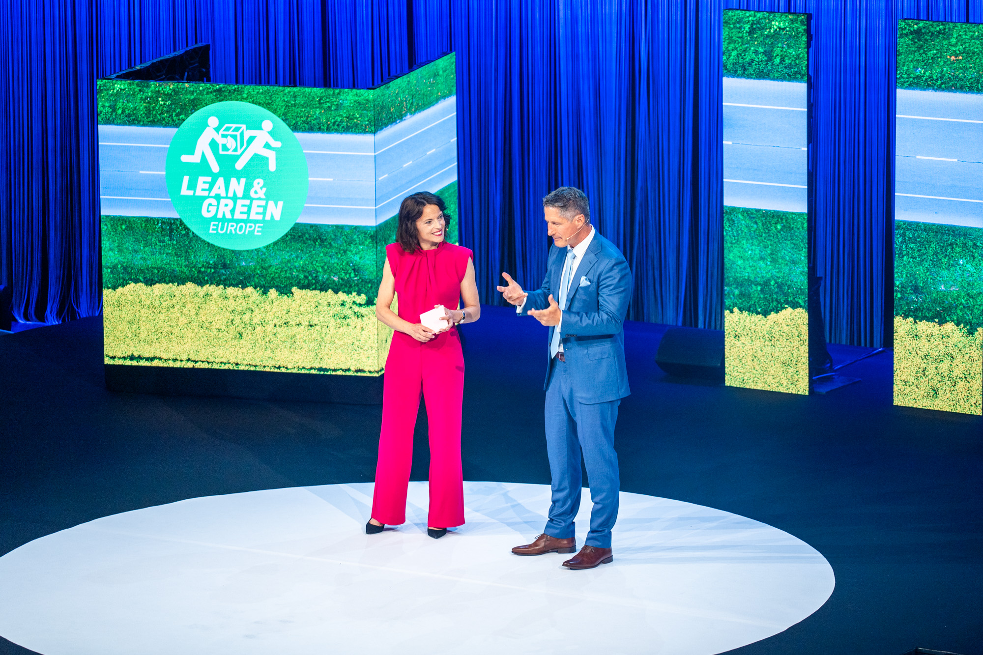 Mona Vetsch und Bruno Kiser auf der Bühne des Lean &amp; Green Awards